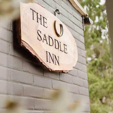 The Saddle Inn, Snetterton Circuit Norwich Exterior photo