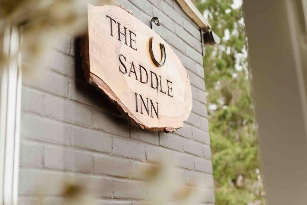 The Saddle Inn, Snetterton Circuit Norwich Exterior photo