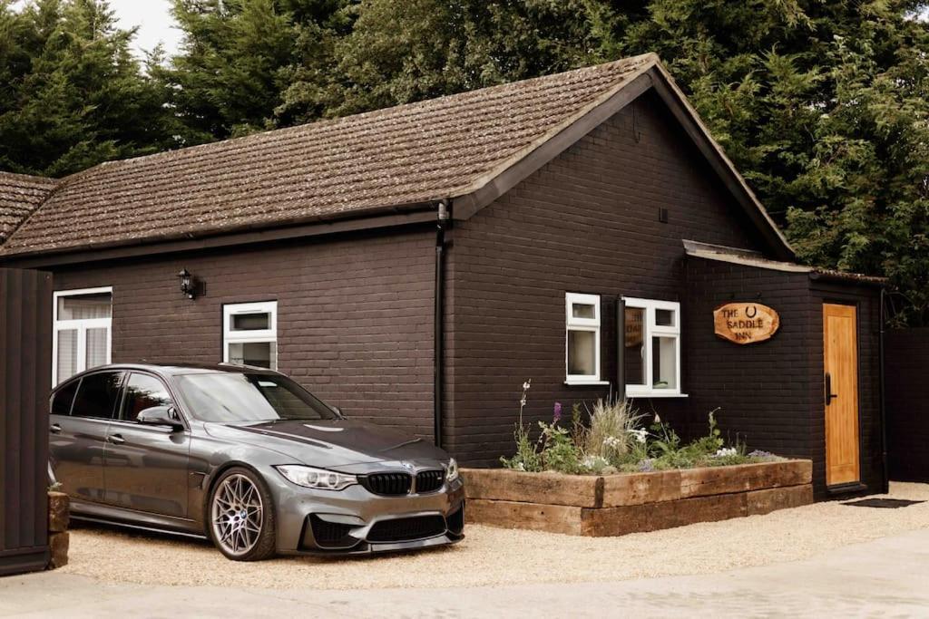 The Saddle Inn, Snetterton Circuit Norwich Exterior photo