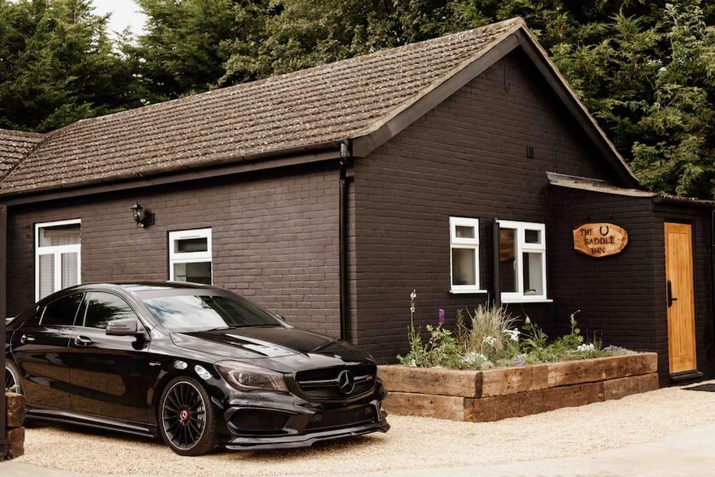 The Saddle Inn, Snetterton Circuit Norwich Exterior photo